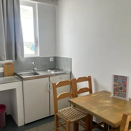 Family House 4* Φαληράκι