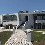 Family House 4* 法里拉基