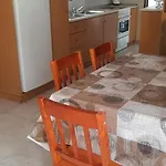 Family House 4* 法里拉基