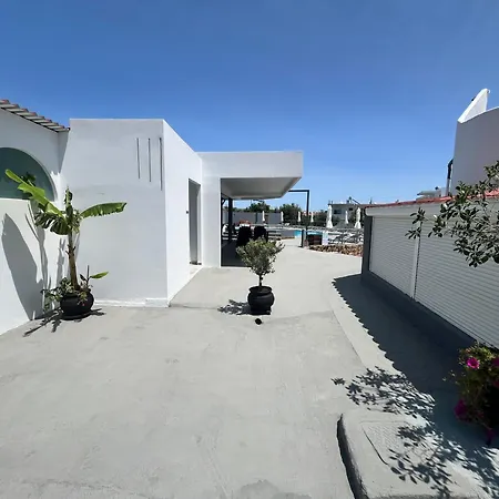 Ξενοδοχείο με διαμερίσματα Family House Φαληράκι