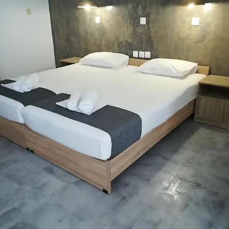 Family House Aparthotel 2*