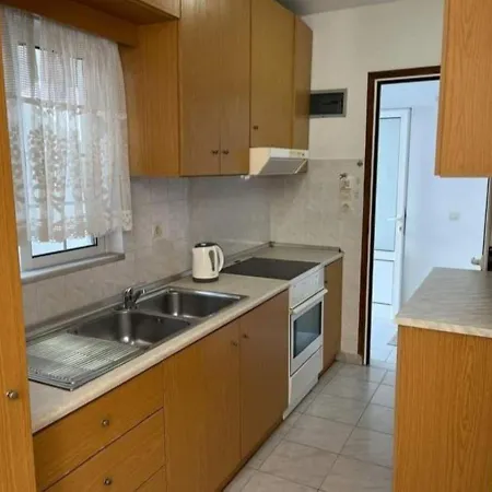 Family House Φαληράκι