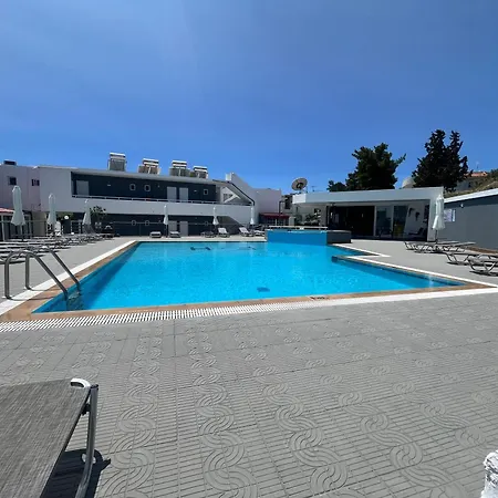 Family House מלון דירות