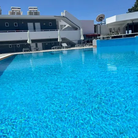 Ξενοδοχείο με διαμερίσματα Family House 4*