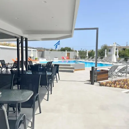 Family House Φαληράκι