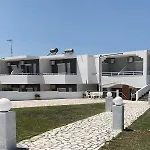 Family House 4* 法里拉基