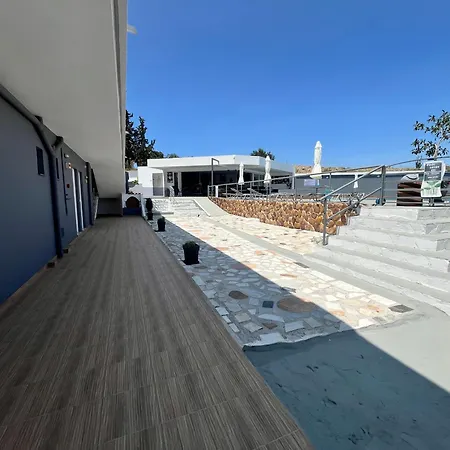 מלון דירות Family House 4*