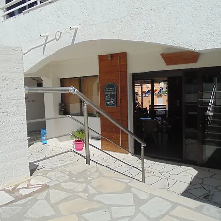 Family House Ξενοδοχείο με διαμερίσματα