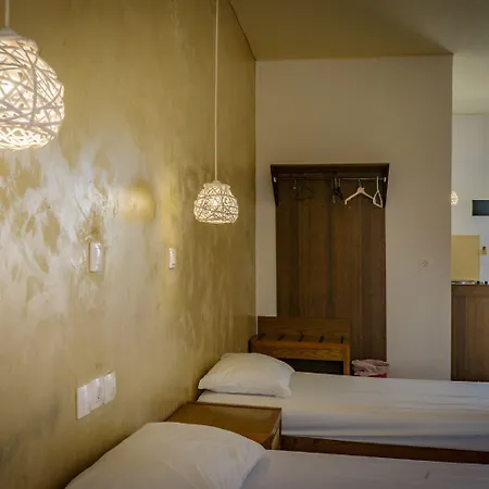 Family House פליראקי