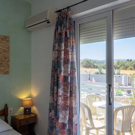 מלון דירות Family House