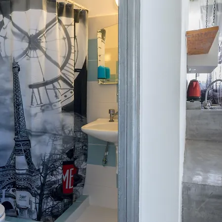 מלון דירות Family House פליראקי