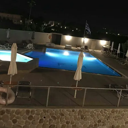 Family House Ξενοδοχείο με διαμερίσματα Φαληράκι