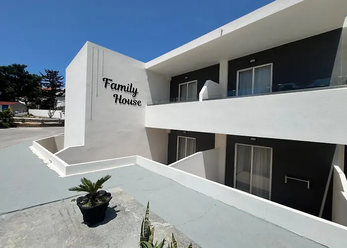 Family House 4* 法里拉基