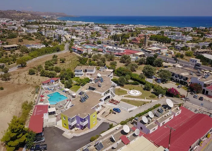 Family House 4* 法里拉基